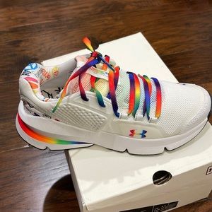 UNDERARMOUR FORGE RC PRIDE NWT         SIZE 5 MEN, 6.5 WOMEN